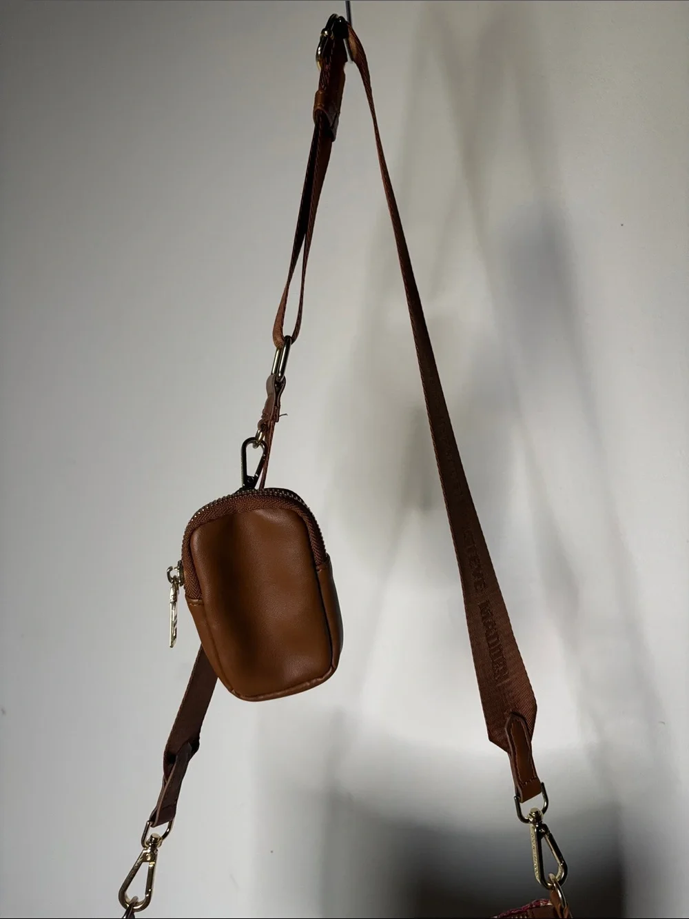 Steve Madden(Bvettal) Straw Crossbody Leather AirPod Case